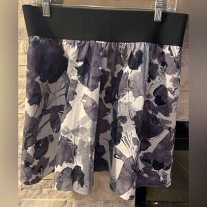 Express Design Studio Medium black gray and white floral skirt